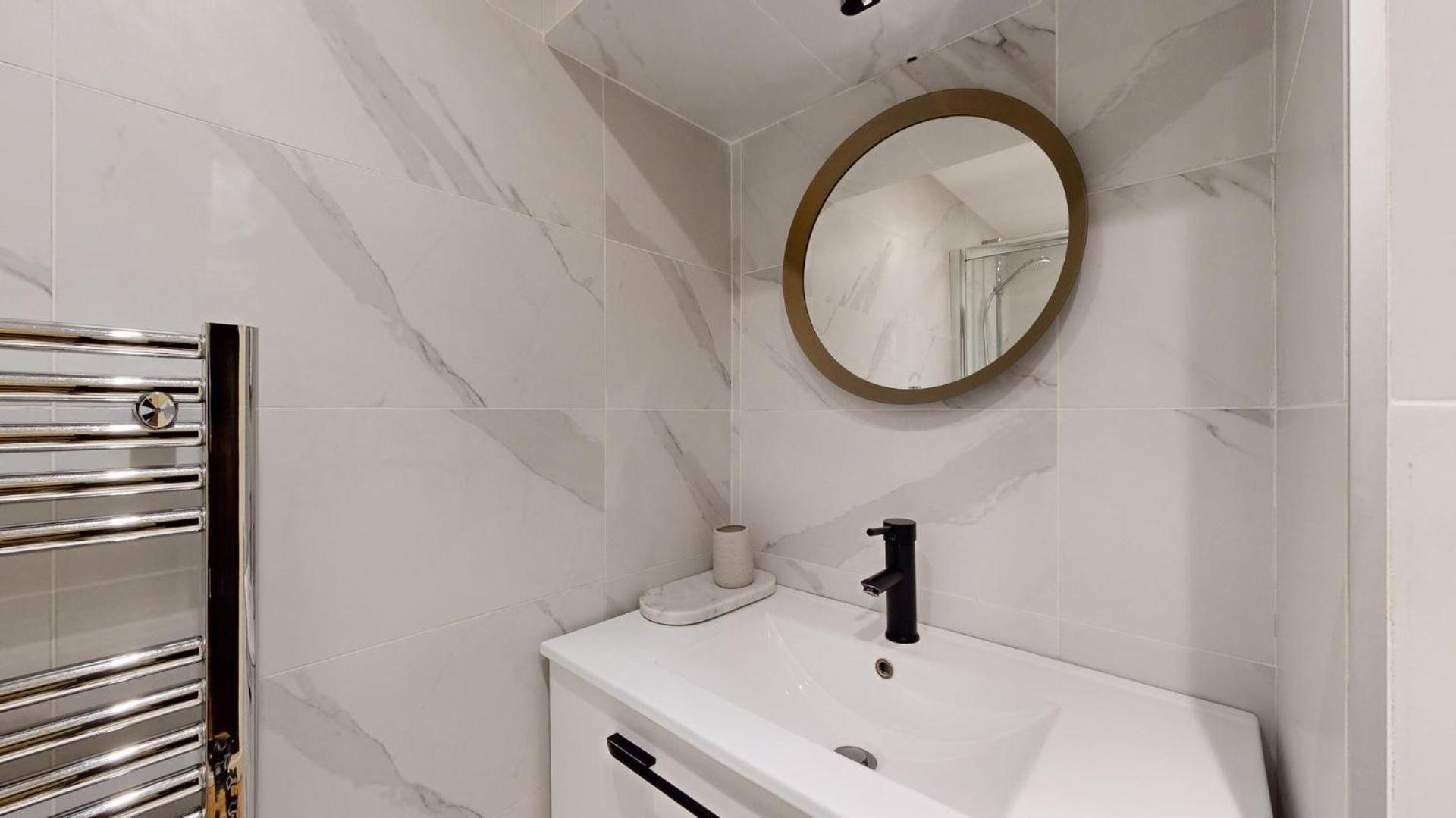 256 Rosiers - Superb In Paris. Parijs